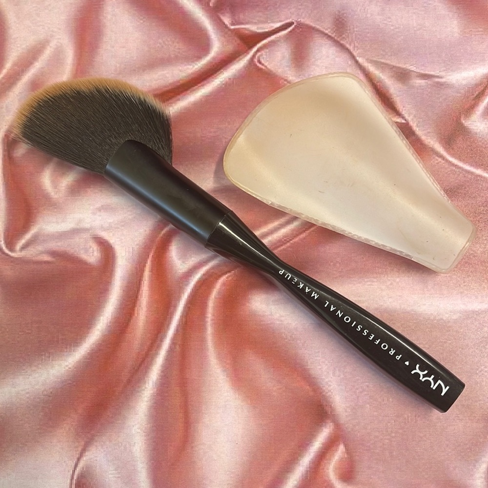 ✨NYX Demi Fan Brush